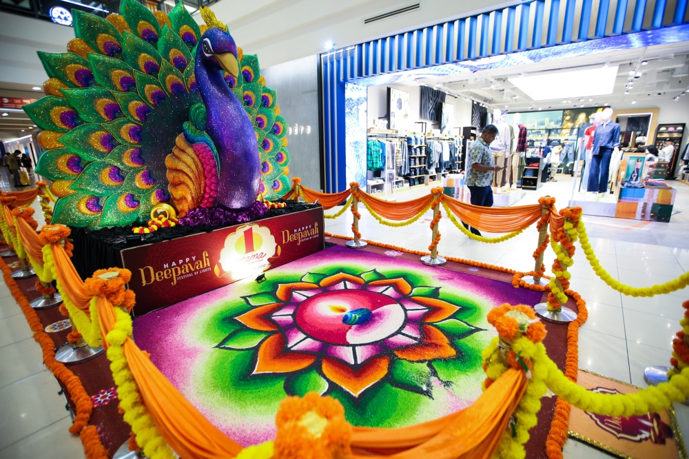 The Kolam decoration at 1 Utama Shopping Centre. — Picture by Ahmad Zamzahuri