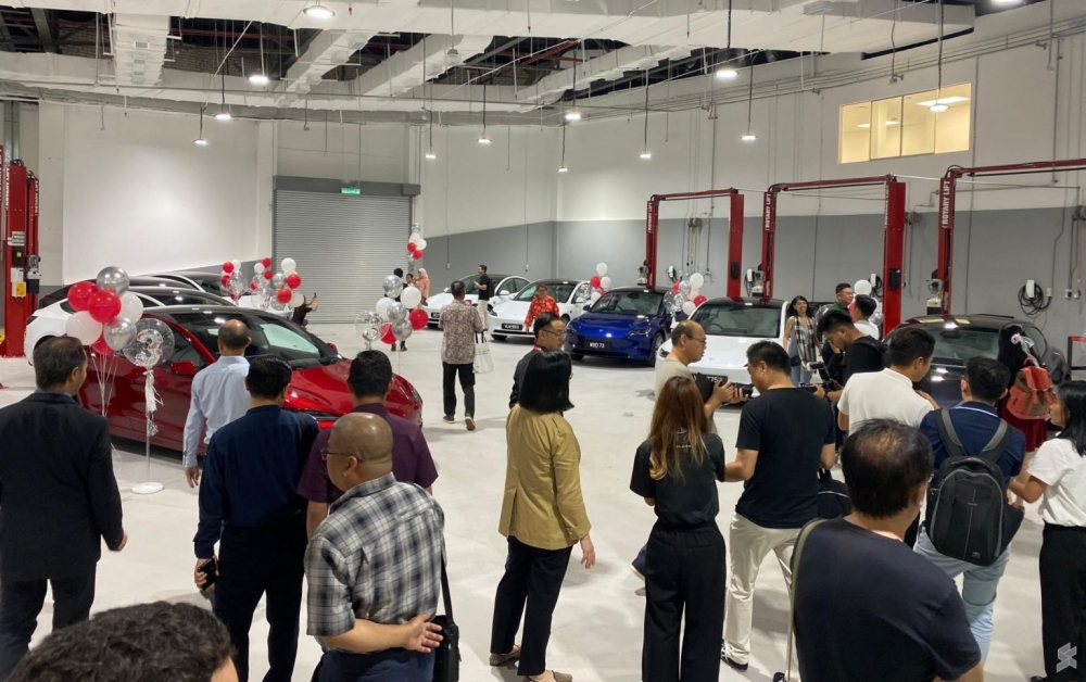Tesla Model 3 owners given a tour of Tesla Service Centre in Cyberjaya. ― eNM pic
