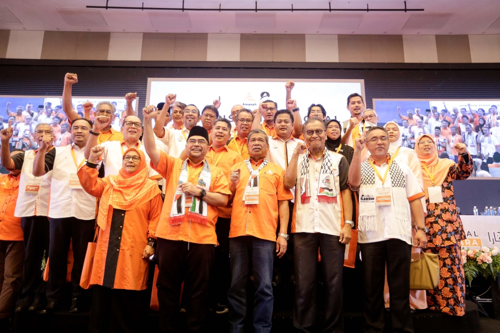 Amanah President Datuk Seri Mohamad Sabu (front row, centre) along with the new party leadership pose for a group photo during the 2023 National Amanah Convention at Wyndham Acmar, Klang December 24, 2023. — Picture by Sayuti Zainudin