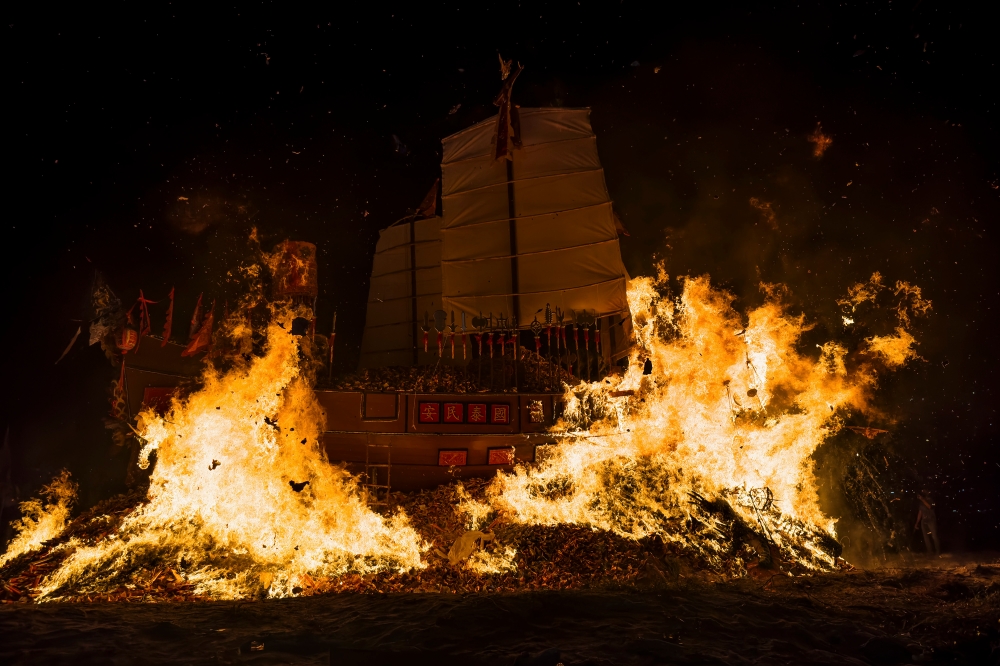 The ship is incinerated during the Wangkang ceremony. — Picture by Shafwan Zaidon