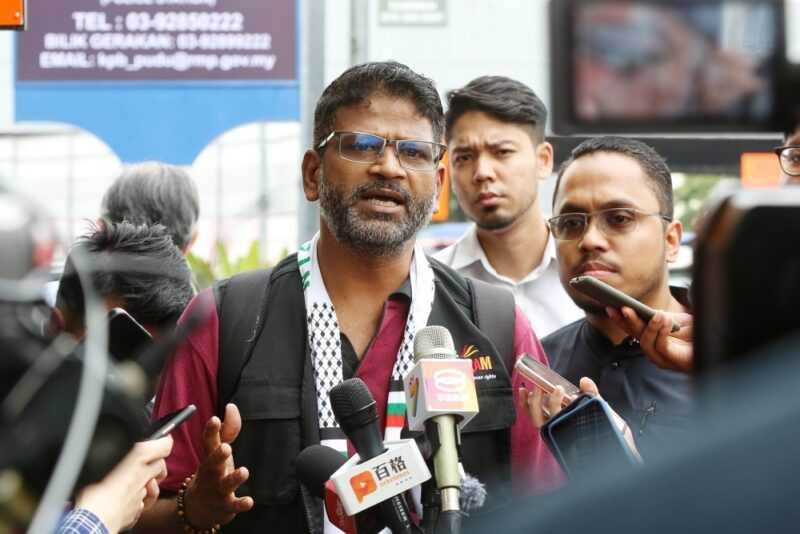 Suaram executive director Sevan Doraisamy speaks to the media outside IPD Wangsa Maju January 5, 2024. — Picture by Choo Choy May 
