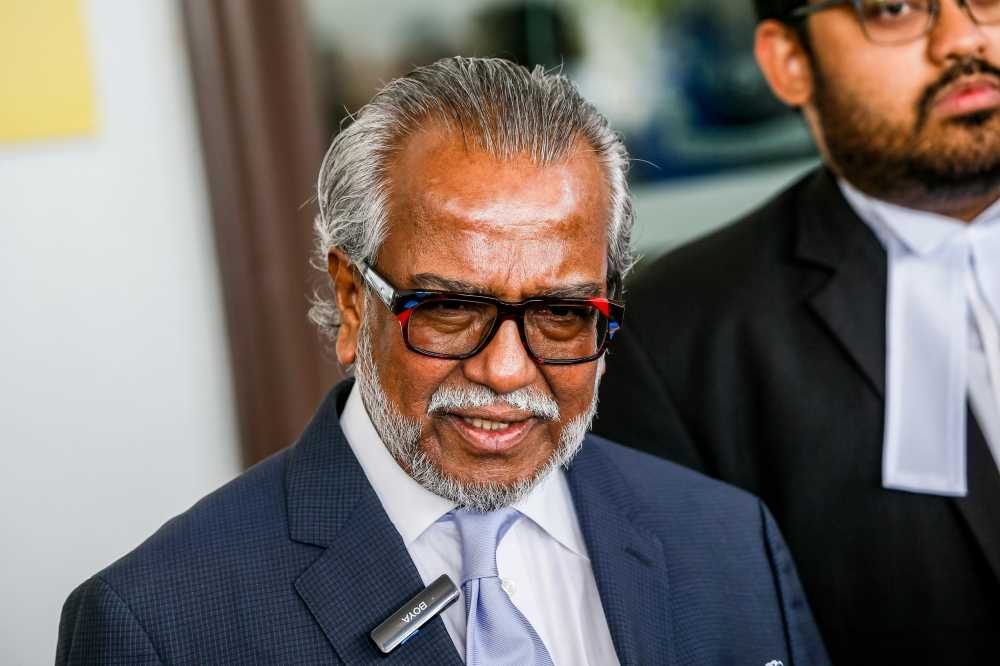 Just hearing for the 1MDB trial this morning, Najib's lead lawyer Tan Sri Muhammad Shafee Abdullah highlighted to the High Court about alleged unfair news reports on Tuesday regarding court testimony by the 49th prosecution witness on the accused. ― Picture by Hari Anggara