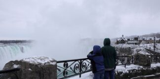 Tourists view mist rising from the Horseshoe Falls while visiting Niagara Falls, Ontario March 22, 2024.  — eNM pic  