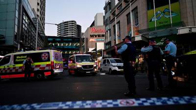 Man shot in Sydney's Bondi after reports of stabbings, police say ...