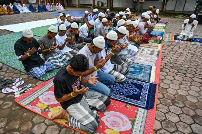 Rohingya refugees take part in Eid al-Fitr prayers, marking the end of the holy month of Ramadan, at a temporary shelter in Meulaboh, Indonesia's Aceh province April 10, 2024. — eNM pic