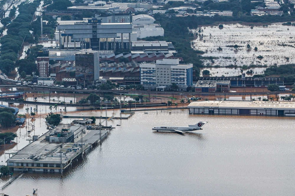 An aerial view of a plane in the flooded airport of Porto Alegre. — eNM pic/Brazilian Presidency/Ricardo Stuckert 