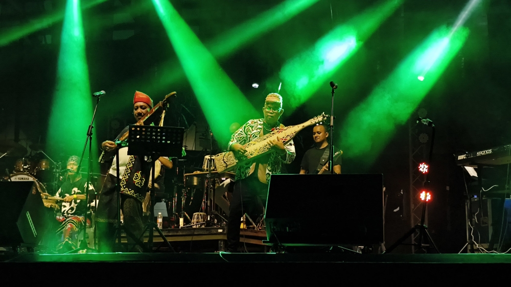 The Borneo Collective lights up the festival stage with their dynamic performance. — Picture by Chimon Upon via The eNM
