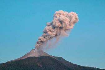 Indonesia’s Mount Lewotobi Laki-Laki Erupts, Spews Ash 800 Metres High ...