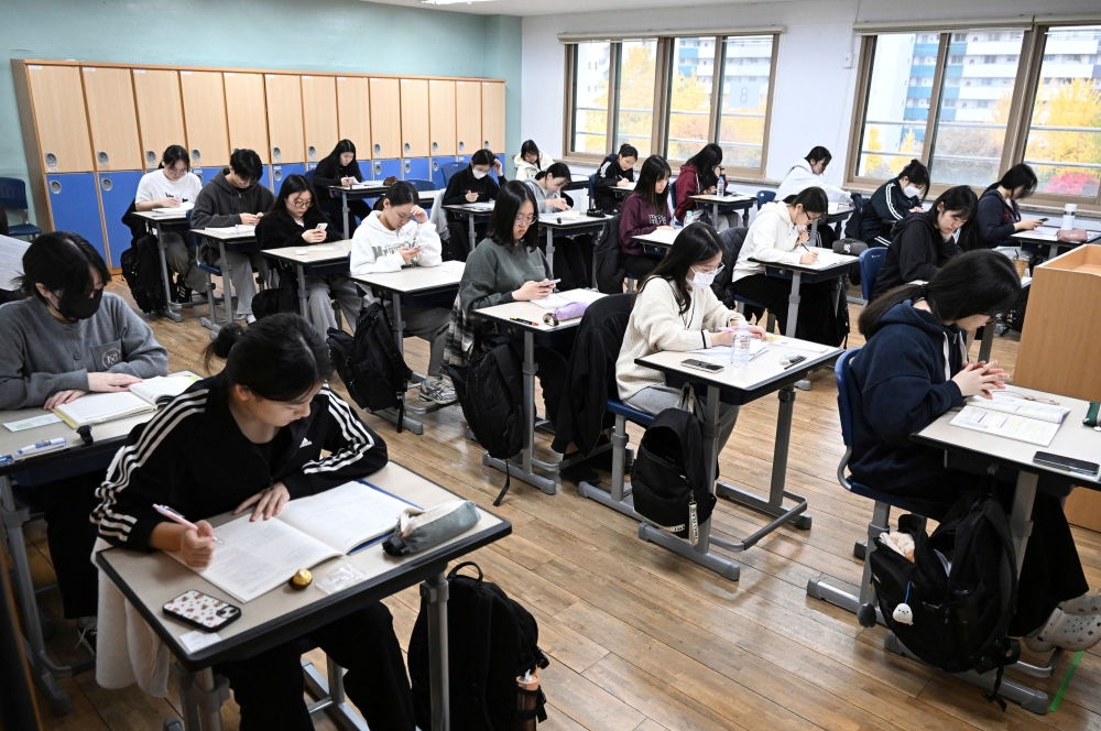 Examobsessed South Korean parents turn to livestreamed prayers for divine intervention eNews